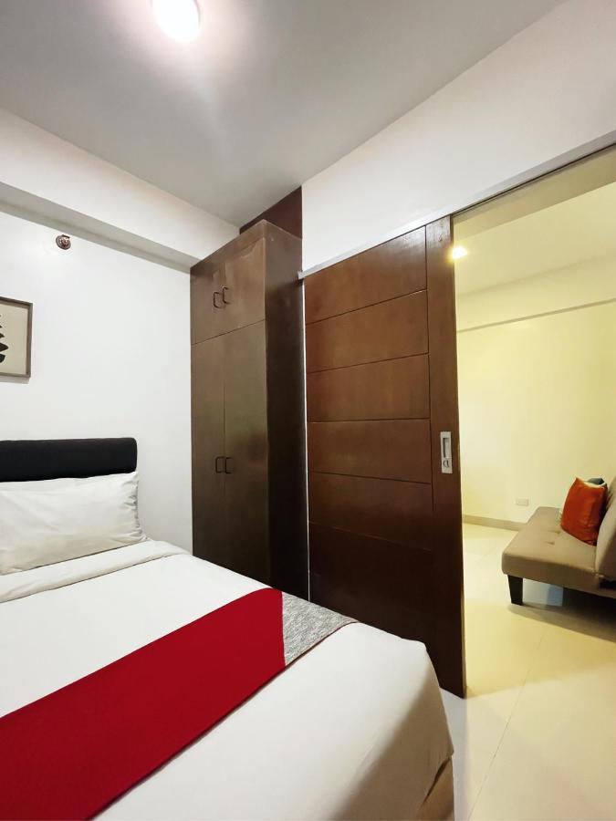 Airo Suites Makati Pasay Exterior foto