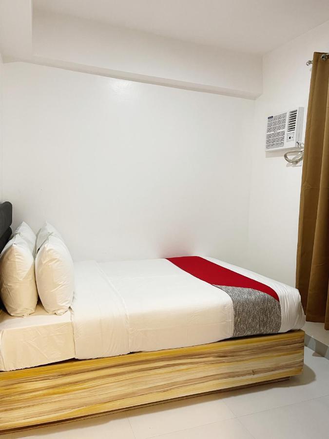 Airo Suites Makati Pasay Exterior foto