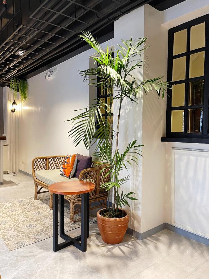 Airo Suites Makati Pasay Exterior foto