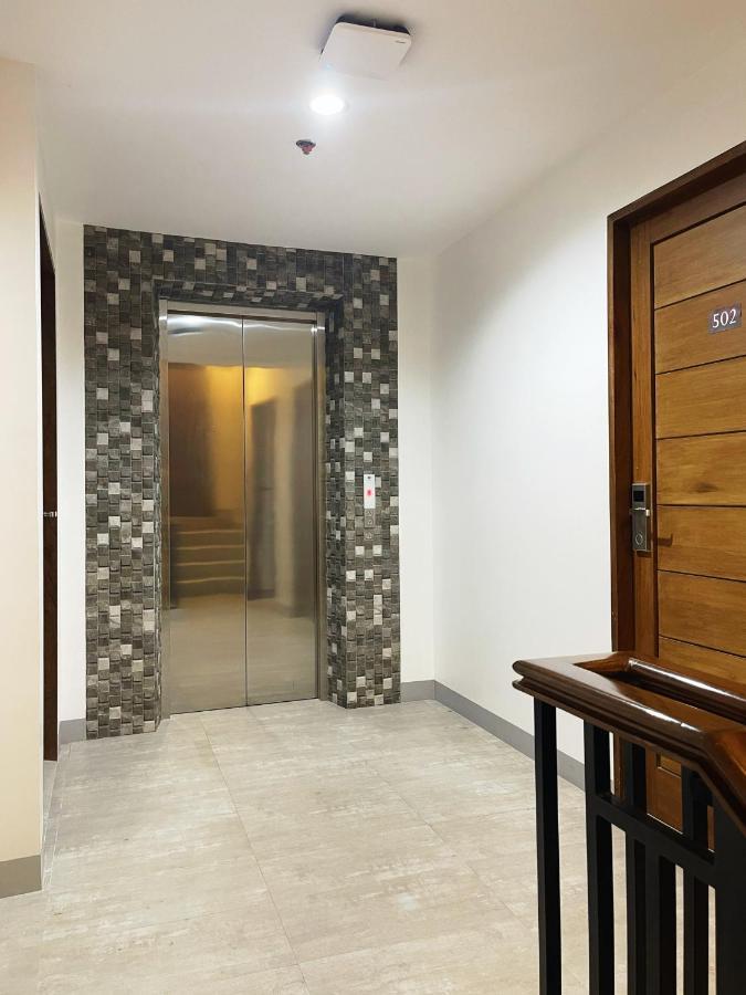 Airo Suites Makati Pasay Exterior foto