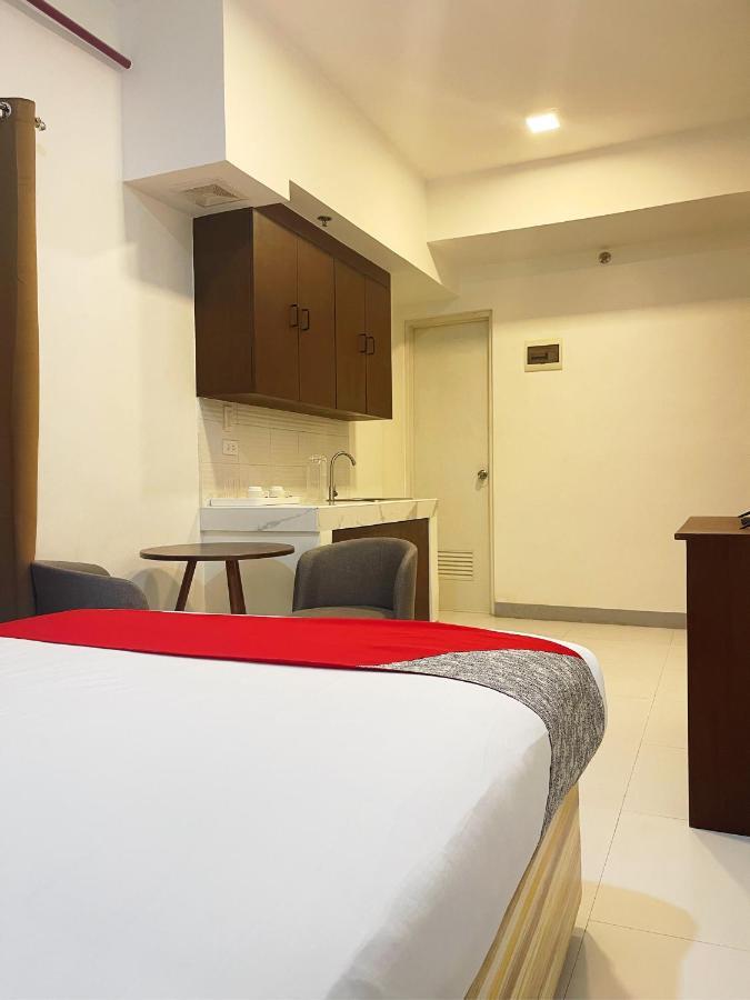 Airo Suites Makati Pasay Exterior foto